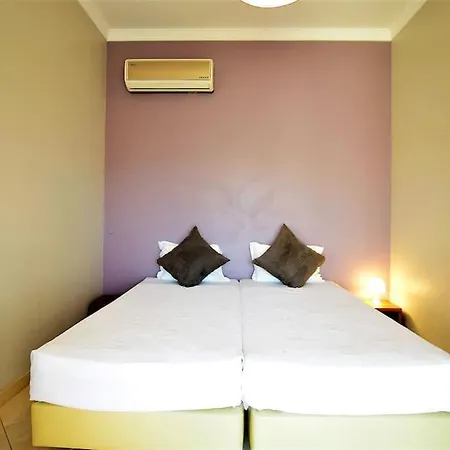 Дом отдыха Oazis 4 Bedrooms Албуфейра